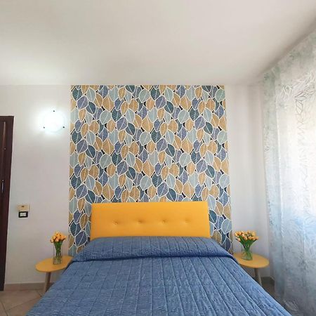 Affittacamere Center Room Тортоли Экстерьер фото