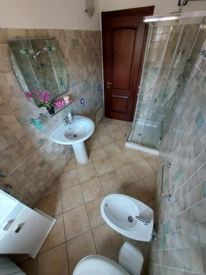 Affittacamere Center Room Тортоли Экстерьер фото